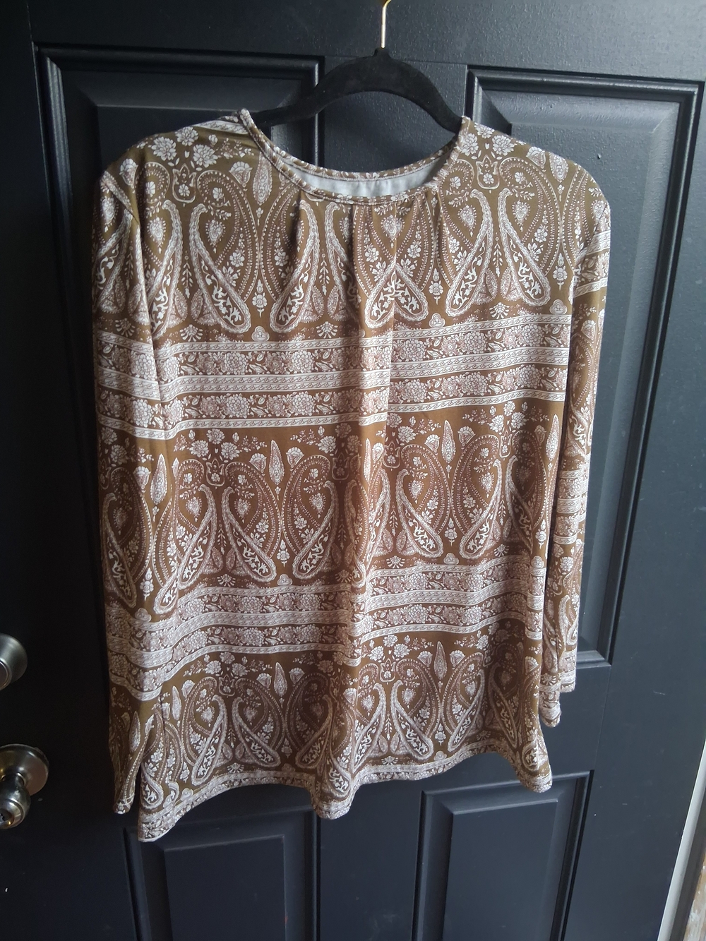 Women’s Brown Paisley Long-Sleeve Tee
